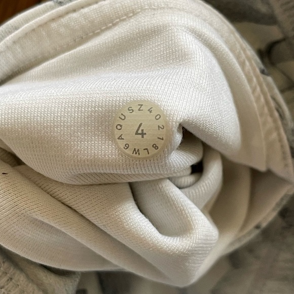 Lululemon Crop leggings flower print gray and white - Picture 5 of 13